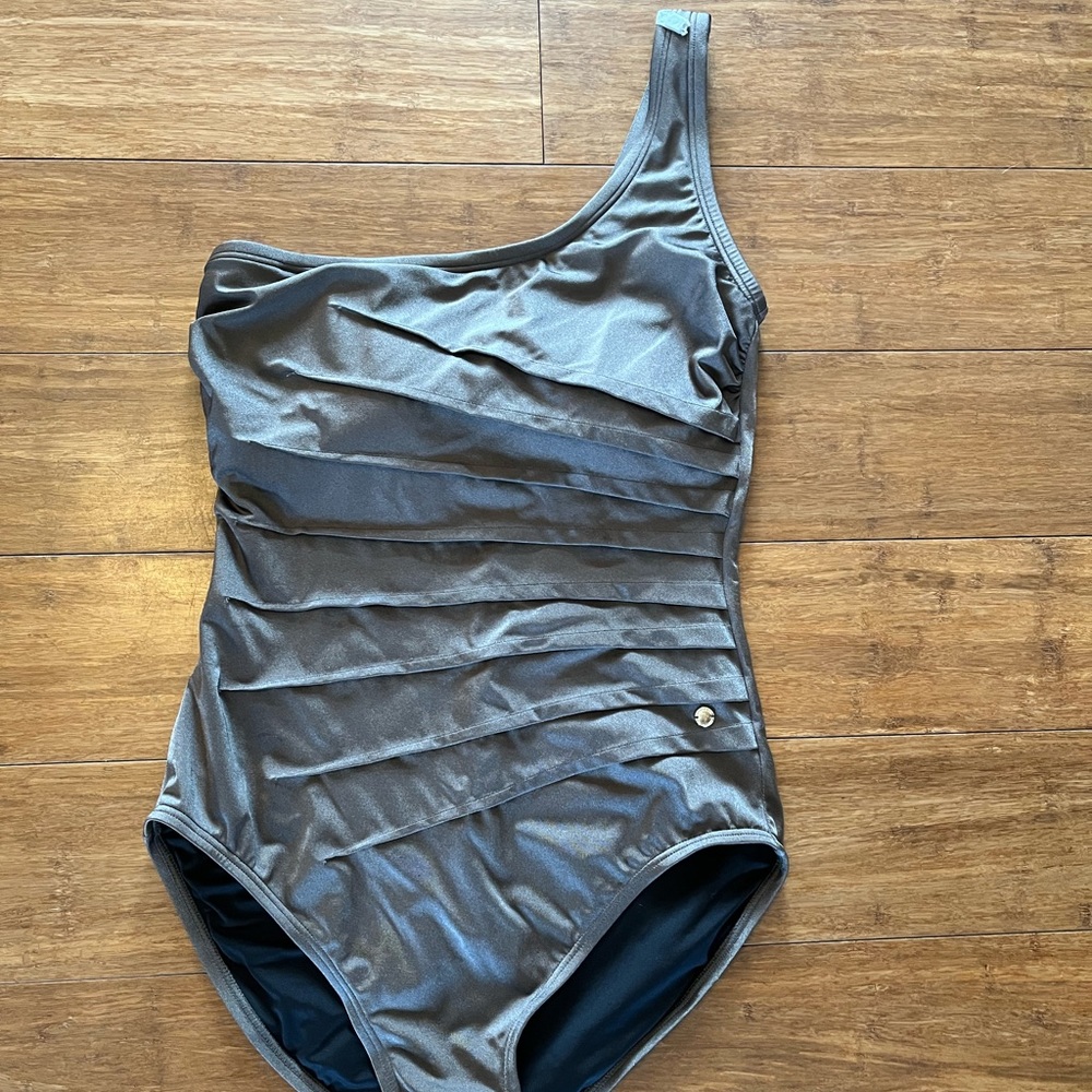 Swim suit
